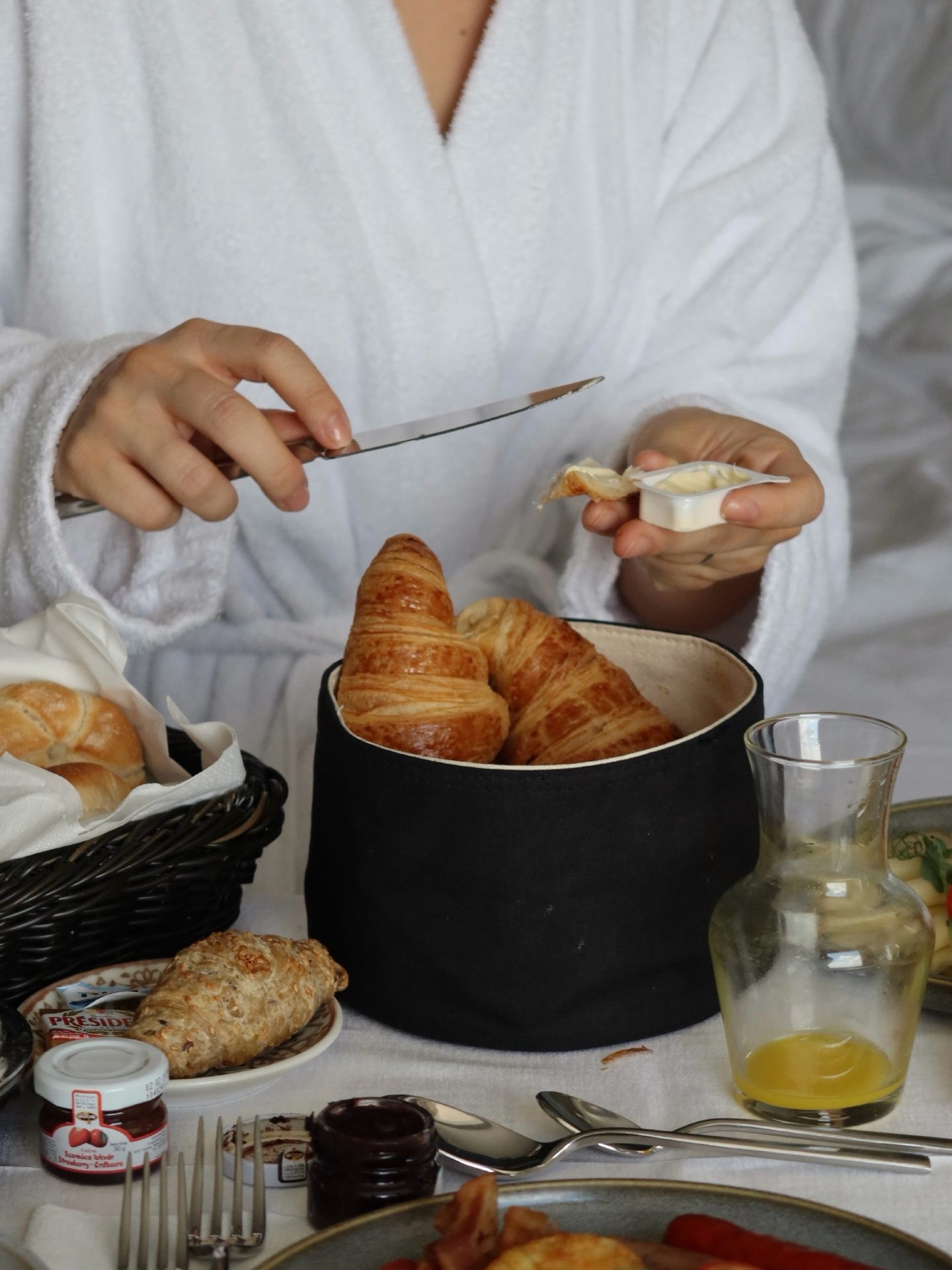 Hilton Budapest — room service with the Fisherman's Bastion at the window, frame 4