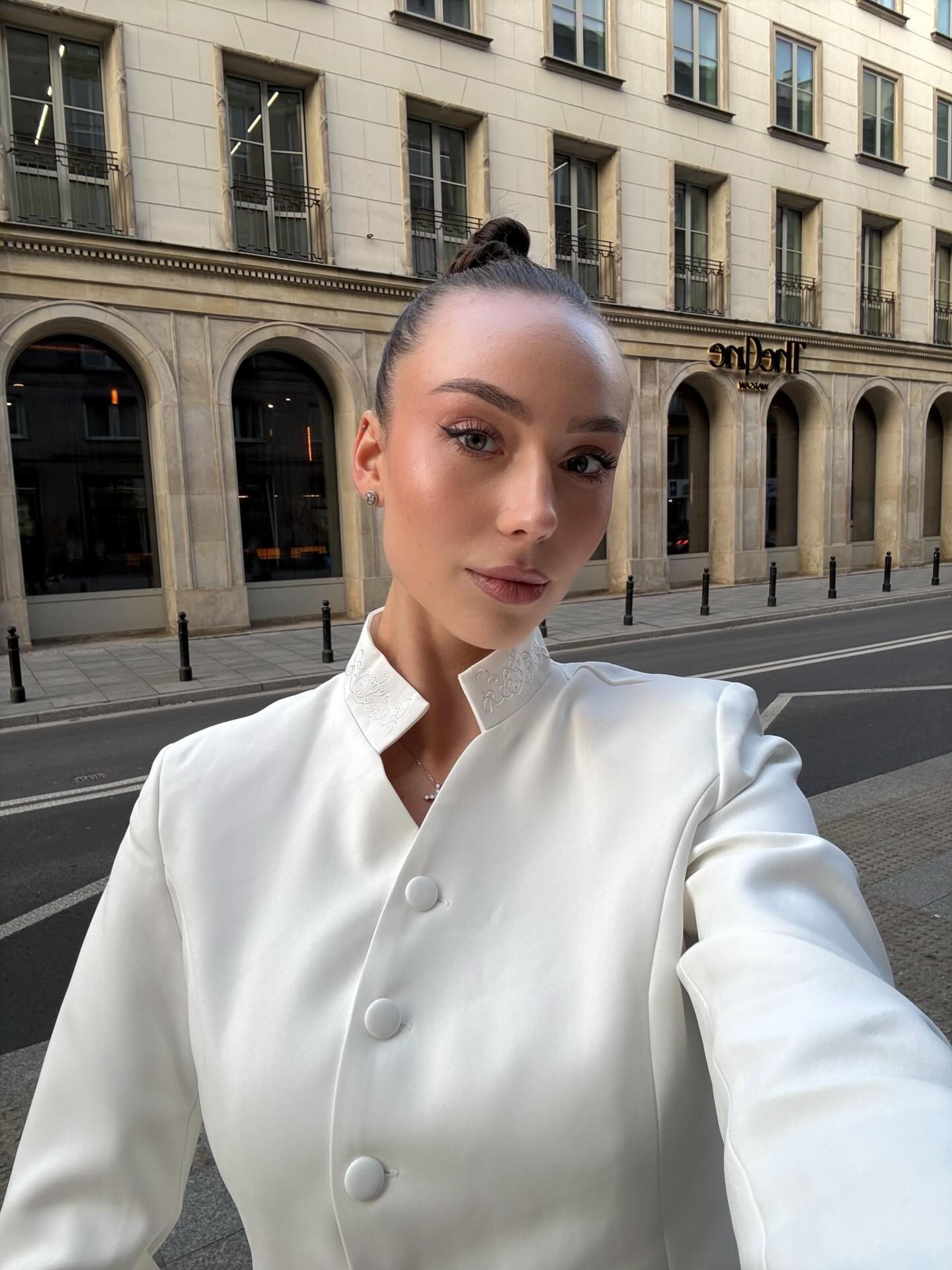 Sunfere — white jacket-dress with pleated skirt, frame 5