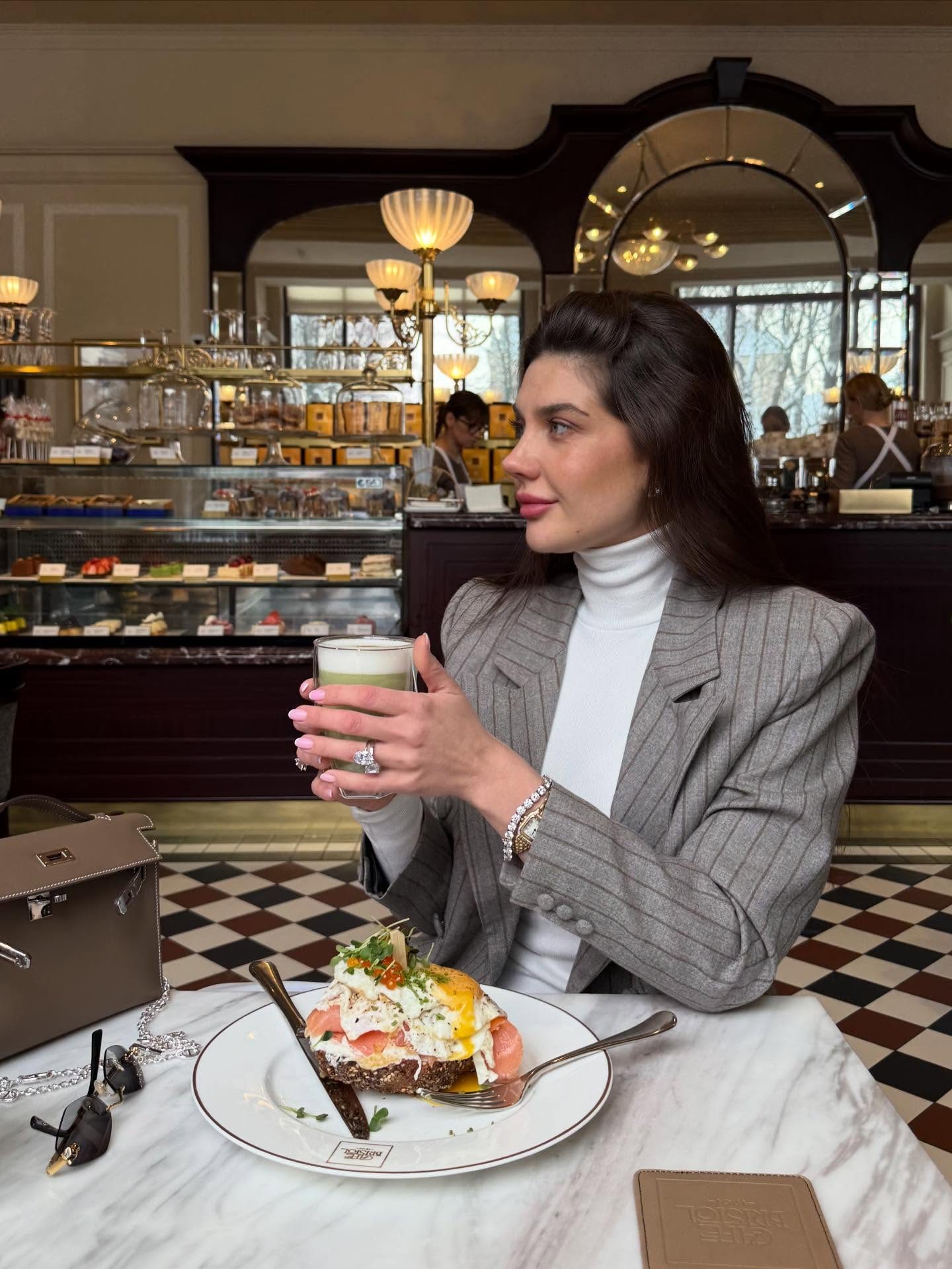 Sereno influencer story, wide editorial